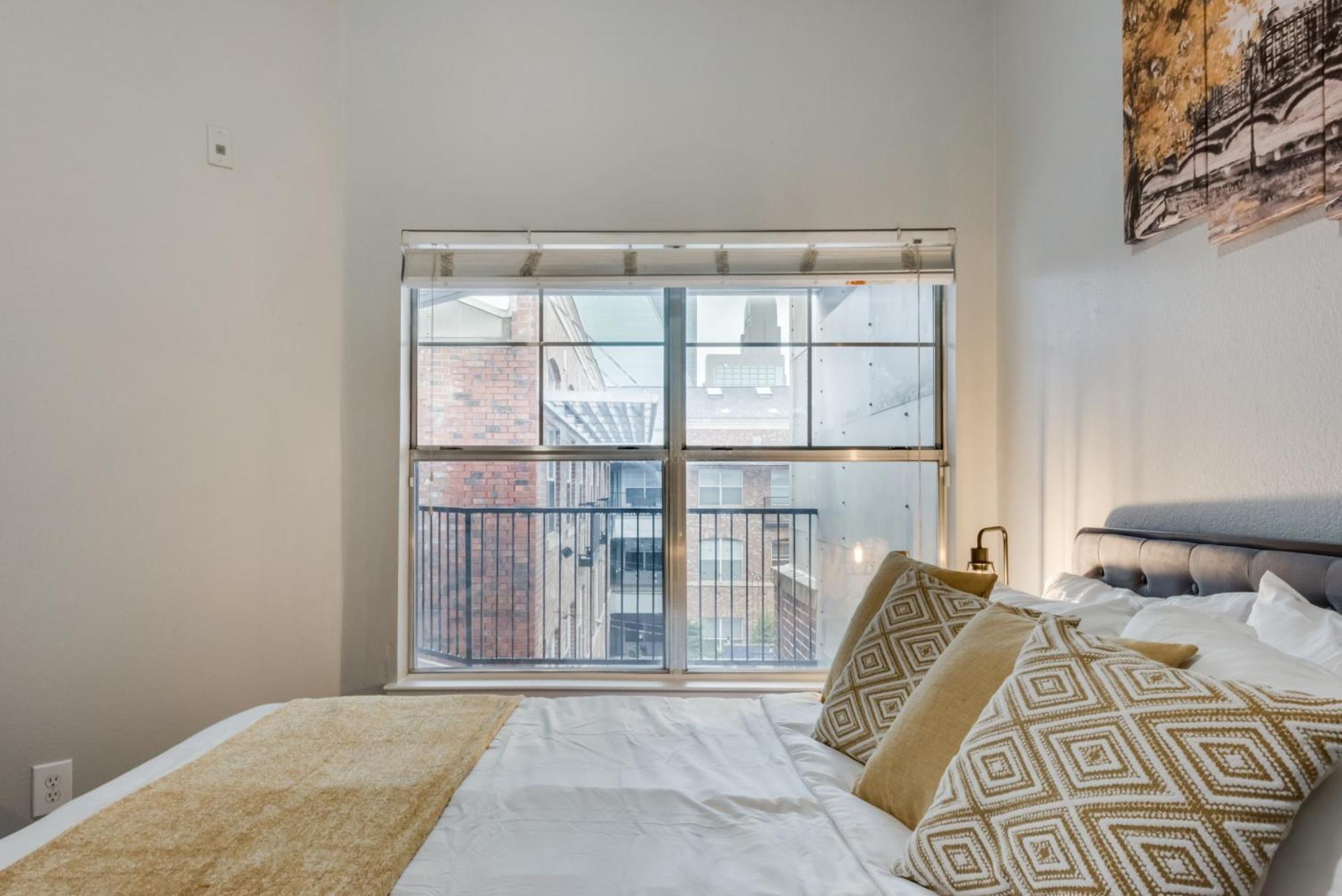 Апартаменты Loft Style 2Br Apt I Dallas City Center I Pool I Gym I Workspace I Pets Экстерьер фото